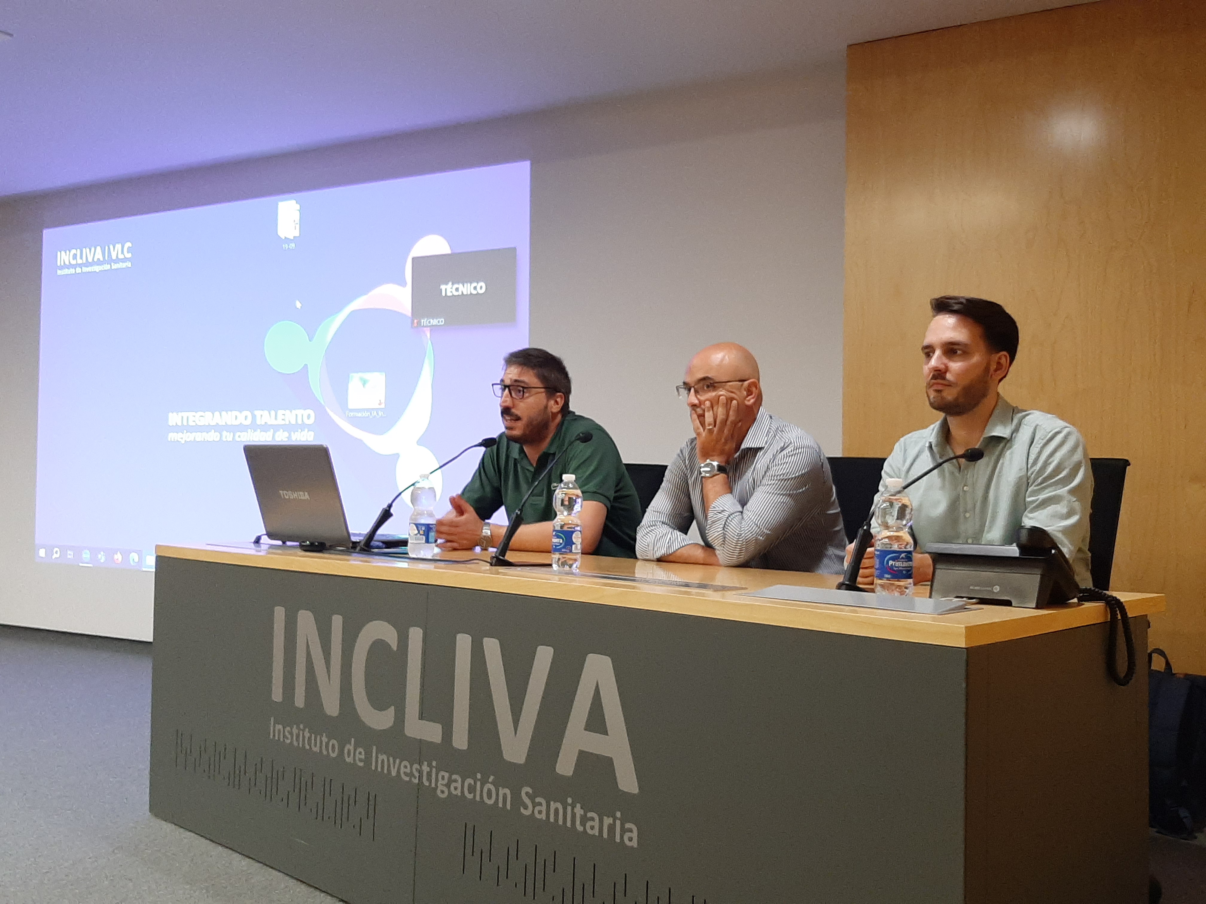 L'Hospital Clínic de València organitza una trobada entre pacients amb esclerosi múltiple i professi