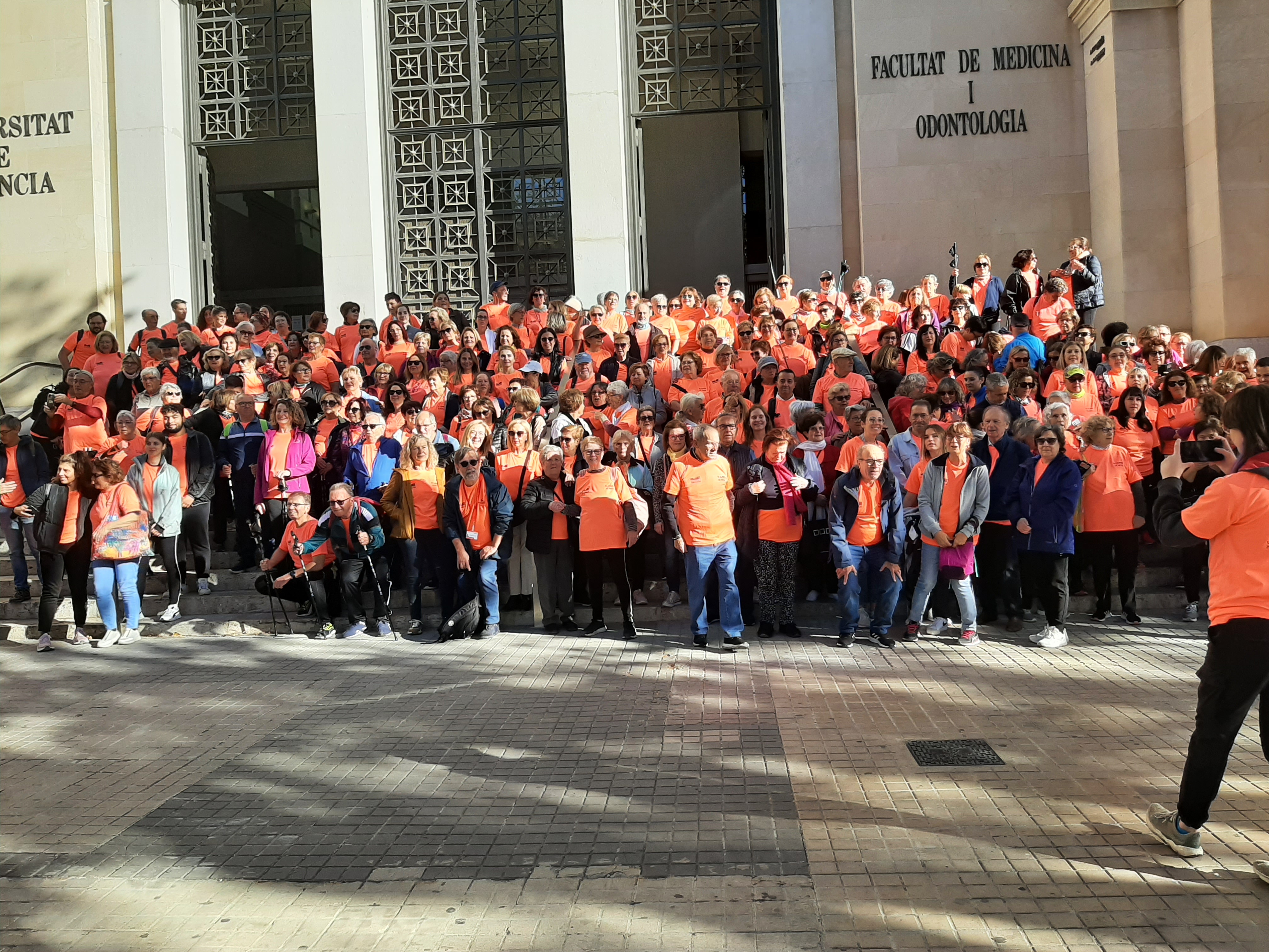 El departamento de salud Clínico-Malvarrosa organiza una marcha que reúne a 300 pacientes y profesio